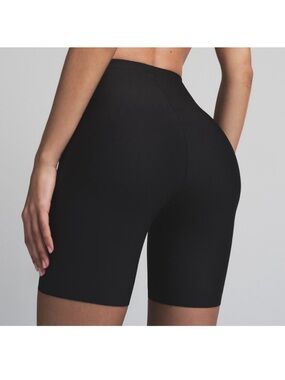 SKIMS Black Hip Shaping Enhancement Padded Mid Thigh Short Size Large
